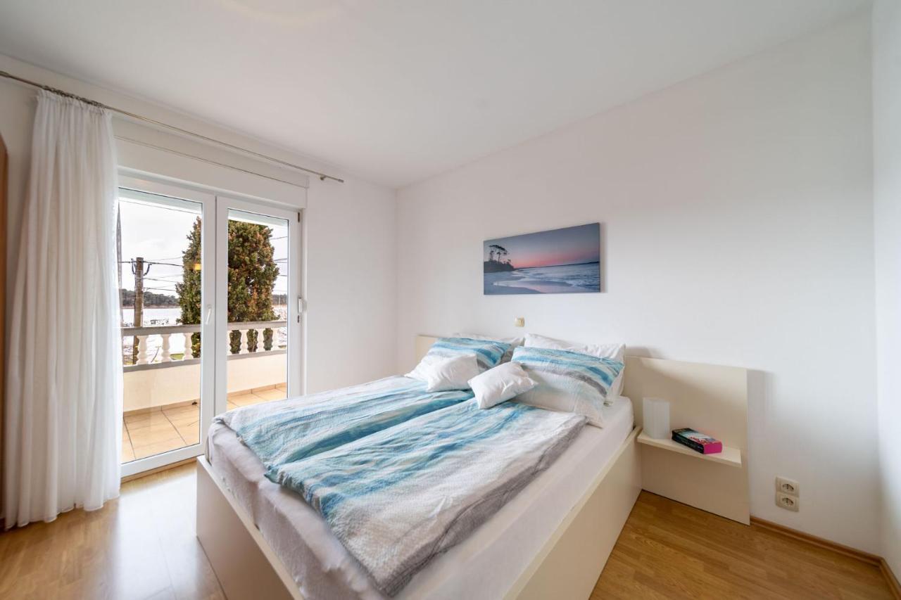 Apartmani Devcic Palit Екстер'єр фото