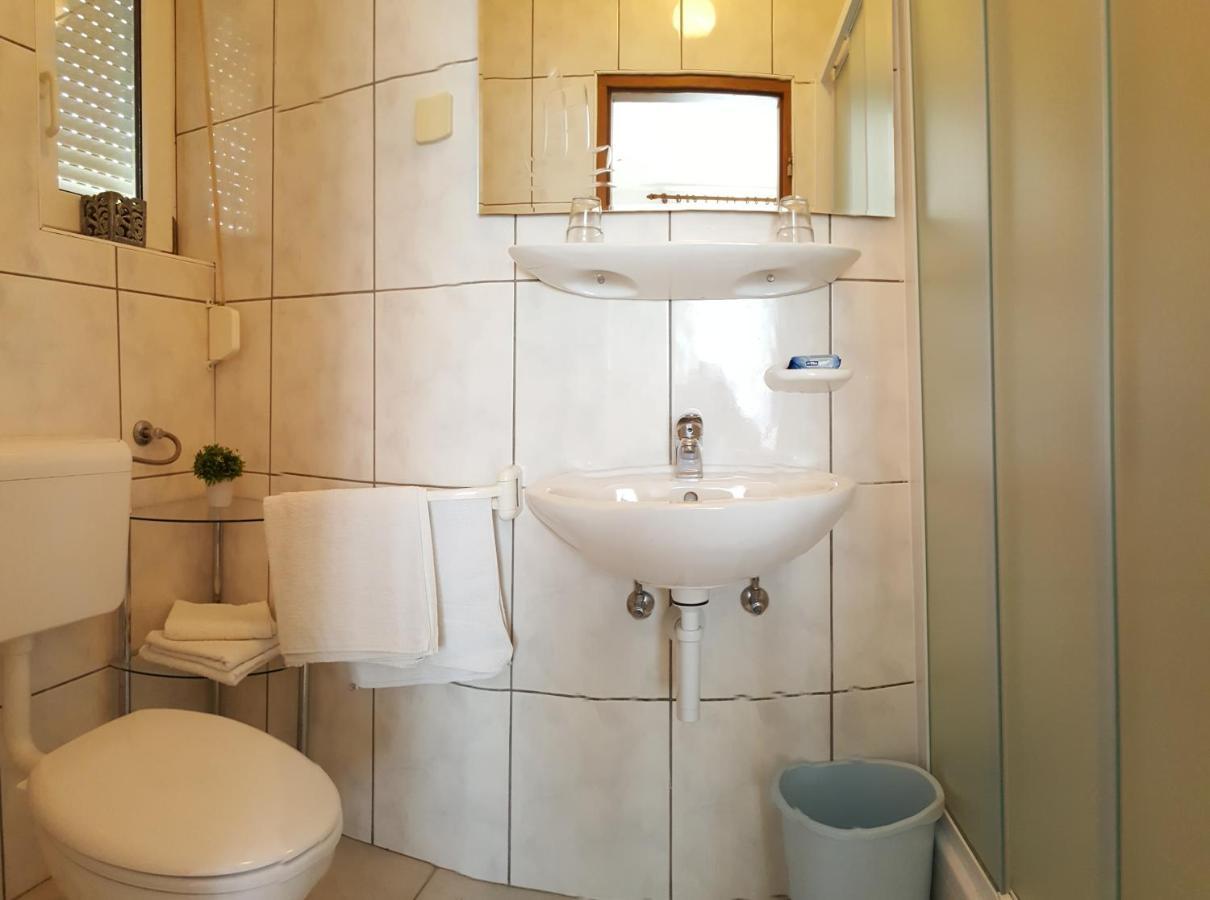 Apartmani Devcic Palit Екстер'єр фото