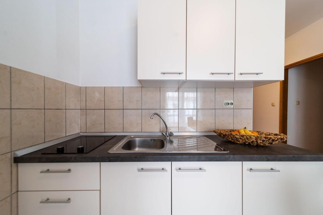 Apartmani Devcic Palit Екстер'єр фото