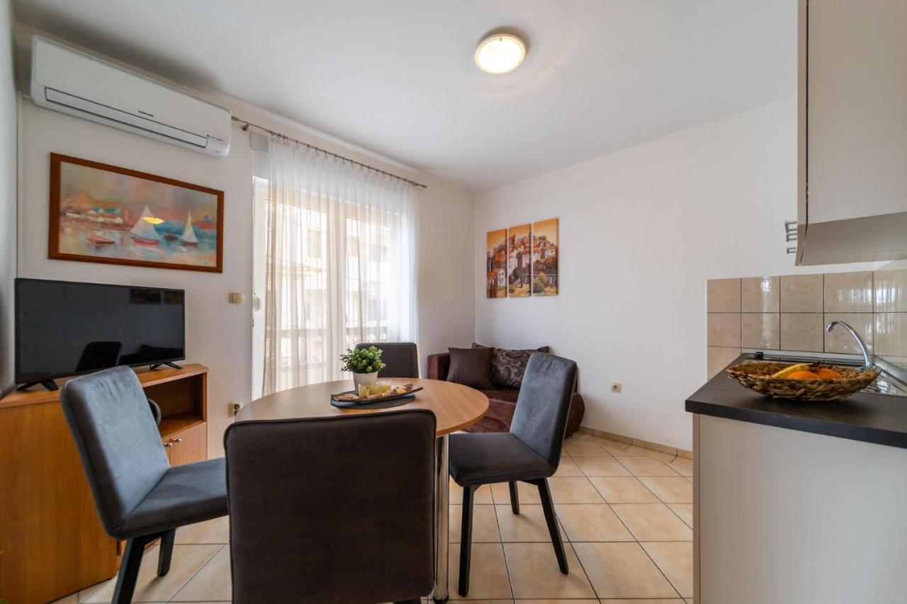 Apartmani Devcic Palit Екстер'єр фото